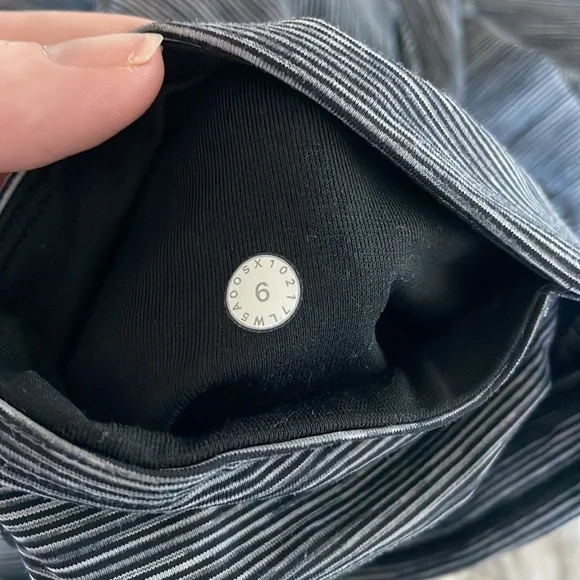 Lululemon stripped leggings with sheer stripe - Picture 3 of 3